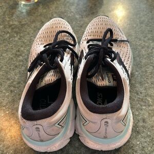 Brooks ghost running shoe size 7.5